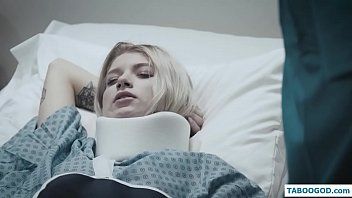 Afspelen Roemeense hd-porno met een blonde gepenetreerd door een jonge dokter
