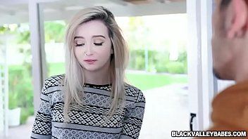 Reproduzir Filmes Xnxx com um grupo de meninos e meninas fazendo sexo em um grupo foda com alunos que tem bucetinhas grandes