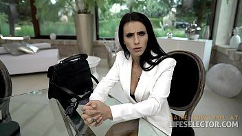 Reproduzir Ela pega uma buceta xnxx de uma funcionária sexy