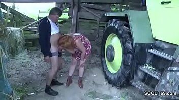 Reproduzir Motorista de trator talentoso fode uma vassoura sacana com entusiasmo pela vida