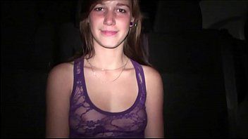 Redă Alexa tarfa platita noaptea pentru sex in grup pe public