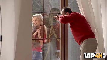 Redă Xxx de dimineata cu o blondaa care face muie