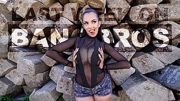 Play The Spanish woman has sex in nature with her gifted lover