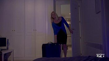 Redă Blonda face sex anal cu un barbat frumos cu penis mare si groasa