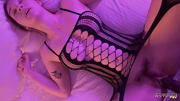 Riproduci Con grandi e belle tette renderanno il tuo pene grande ora