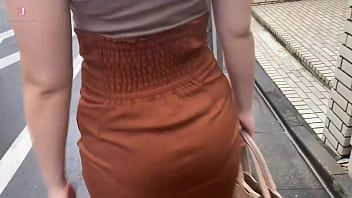 Reproducir La toma del público y la lleva a su casa para follársela