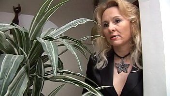 تشغيل يمارس الجنس مع ابن أخيه البالغ من العمر 55 عامًا يجعل اللسان