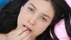 تشغيل الساخنة في سن المراهقة امرأة سمراء العنبر الملاك يحصل المشاغب مع التدليك