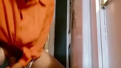 Afspelen Zwarte lingerie-dildospel leidt tot melkachtige cumshot