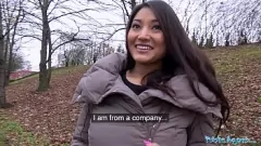 Riproduci L'agente pubblico si arrabbia con Cristina Miller nel bosco