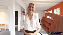 Abspielen Geförderter blonder Pornostar Kenna James in intensiver POV-Sex-Session