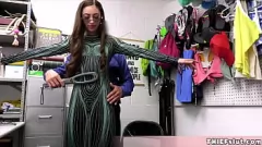 Redă Hoțul de cosplay pedepsit: polițistul de mall al adolescentului geeky se transformă raunchy