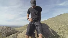 Odtwórz Public Pissing Adventure: Botowanie mokrych szortów ze złotymi prysznicami