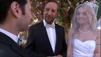 Play The bride penetrated from the wedding and penetrated in a group of several guests