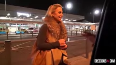 Riproduci La figa rasata di Sasha Amateur Sasha Steele si è battuta in un furgone