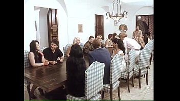 تشغيل الجنس العربدة والمشوهة مع النساء اللاتي يمارسن الجنس السيء