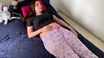 تشغيل اللمسات الحسية مع الهرات في سن المراهقة والديك الجيد
