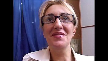 Odtwórz Tak wygląda cipka bardzo dobrej dojrzałej kobiety w łóżku xxx xxx