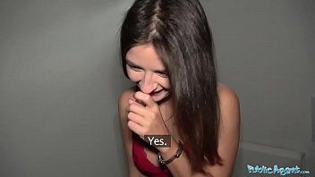 Redă Eleva mi-o suge si face sex cu mine ca o nebuna