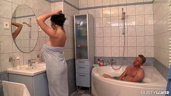 Play Bitch with big breasts participates in the shower and fucks with the gifted man