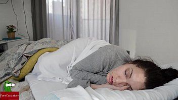 Redă Face balans pe penisul sa intre mai usor mai ales ca e uda rau