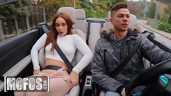 Play He drifts with his bitch and takes her home to fuck her well