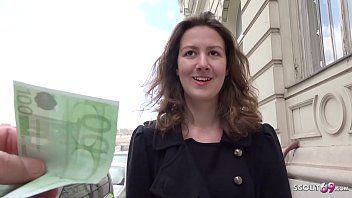 Jouer Payé avec 100 euros pour du sexe en public
