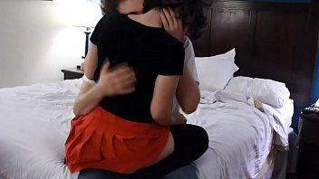 Riproduci Eccitazione sensuale con un'adolescente piuttosto amatoriale