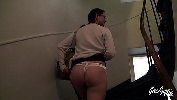 Reproducir Coños grandes follados mal en la garganta hasta vomitar