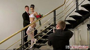 Riproduci Xnxx con una brava sposa penetrata male il giorno del matrimonio da un pollo
