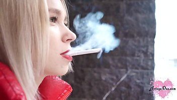 Riproduci Slut fa pompini e sesso per soldi