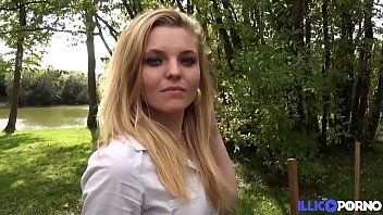 Redă Sindi are 20 de ani si e umilita sexual in parc de barbati dotati